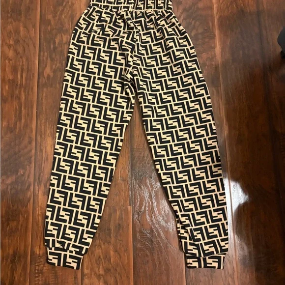 Elegant Black and Tan Patterned Pantsuit - Picture 3 of 7